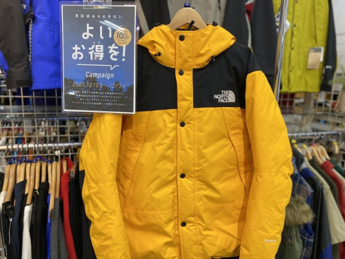 メンズファッションのマウンテンダウン