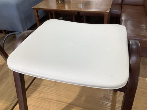 スツールのIDC大塚家具