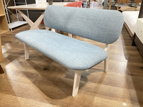 ダイニングのテーブル