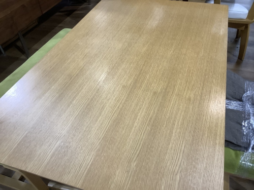 ダイニングのリビングでもダイニングでもつかえる