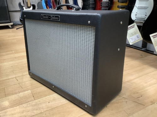 アンプのFENDER