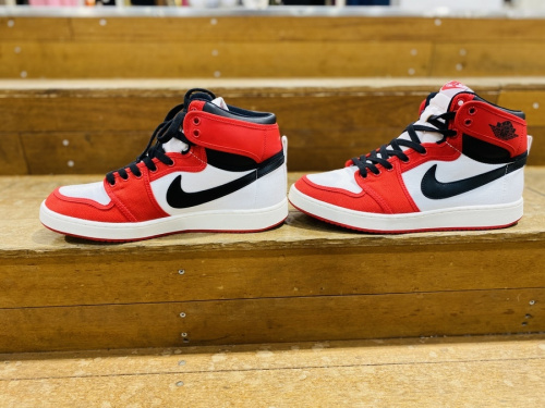 AIR JORDAN1のスニーカー