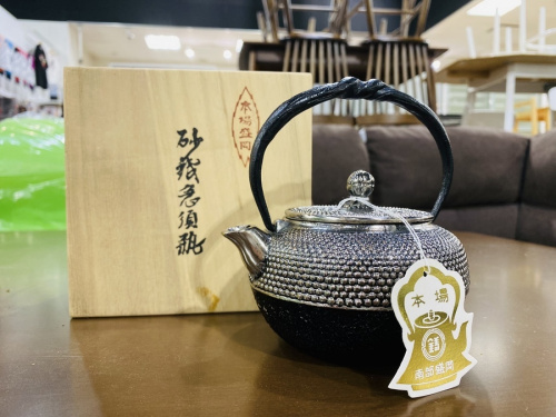 本場盛岡！岩鋳 南部鉄器 砂鉄急須瓶 清末作が買取入荷致しまし