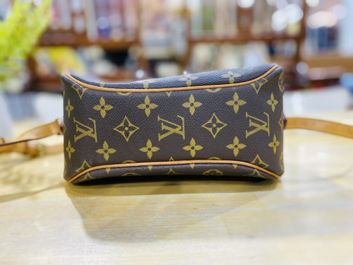 モノグラムのバッグ