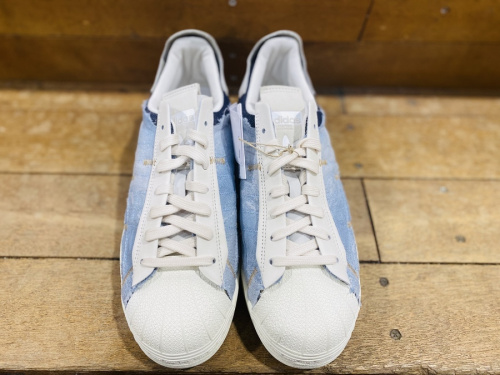 adidasのアディダス