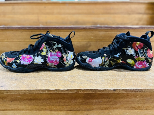 スニーカーのAIR FOAMPOSITE ONE