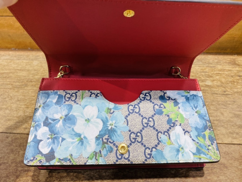 モノグラムのバッグ