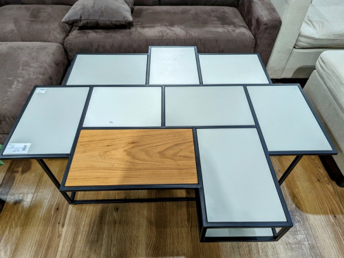 FUJIEIのテーブル