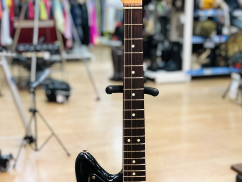 エレキベースのFENDER