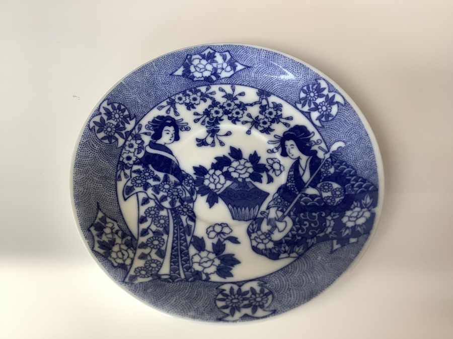 芸者が浮き出て見える！日本特製、芸者透かし碗皿のご紹介！｜2021年11