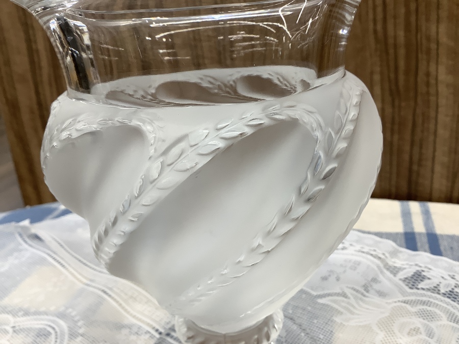 ラリックのフラワーベース、エルムノンヴィル花瓶のご紹介です