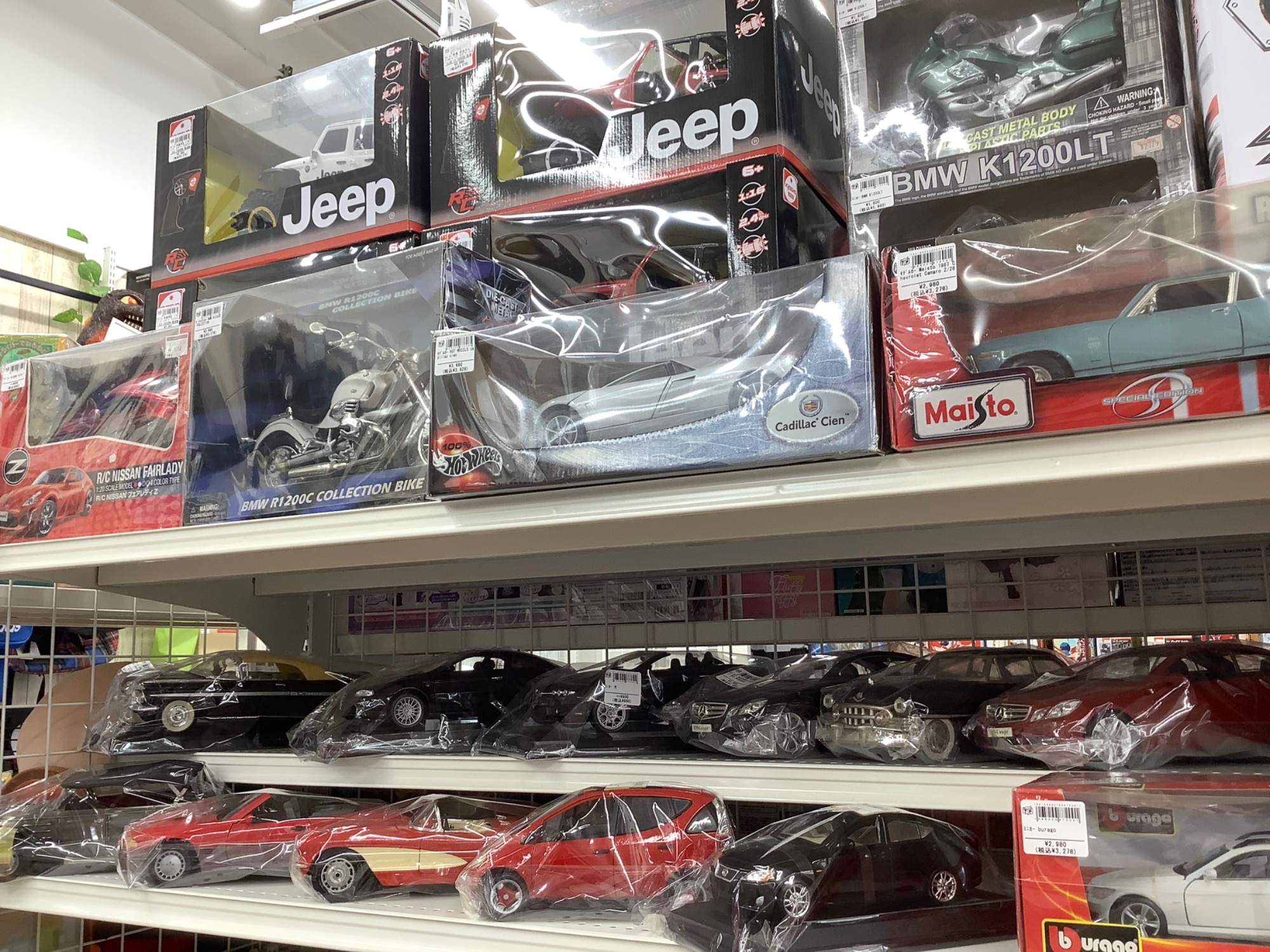 ミニカーたくさん入荷いたしました！ぜひ一度ご覧ください☆｜2023年04