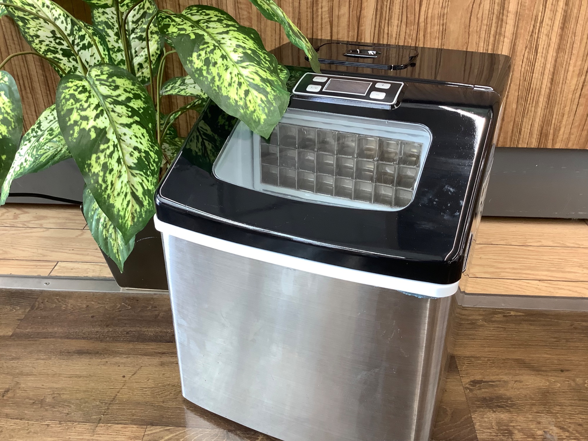 VERSOS（ベルソス）高速製氷機 入荷いたしました！｜2023年07月