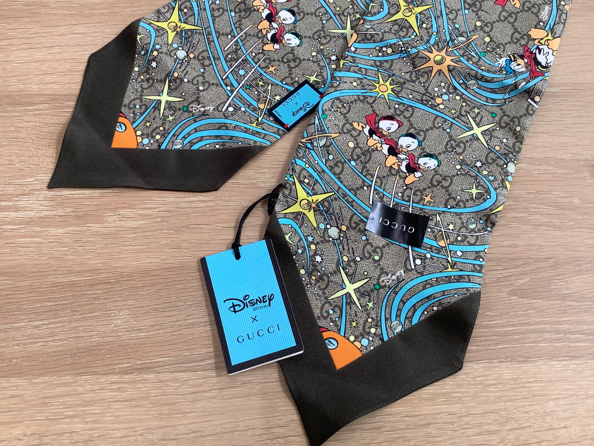 スマホで購入】Disneyコラボ GUCCI (グッチ) シルクスカーフ入荷いたし