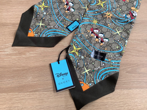GUCCI シルクスカーフ　タグ付き新品未使用　グッチ スマホで購入】Disneyコラボ GUCCI (グッチ) シルクスカーフ入荷いたし