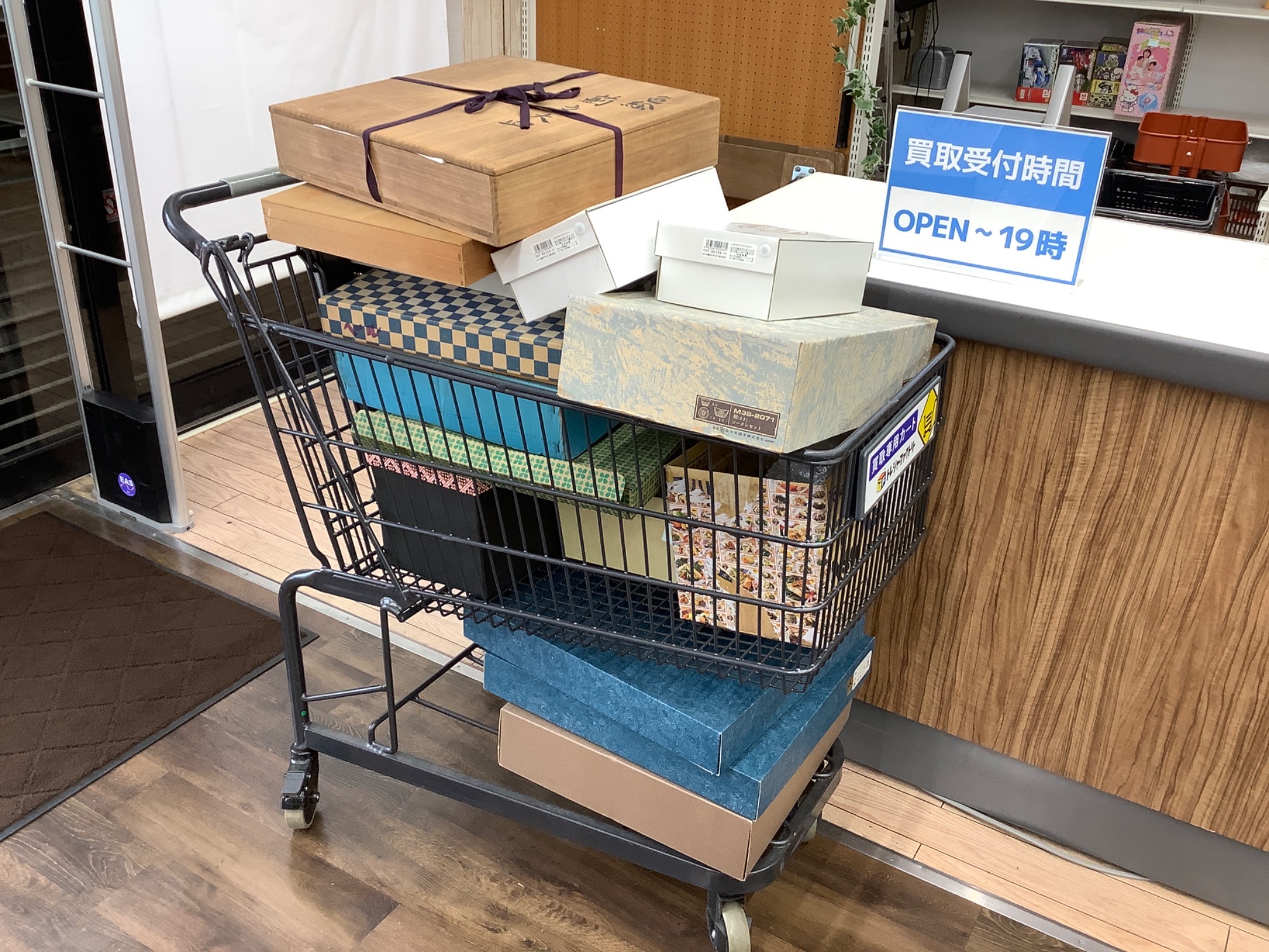 CITIZEN（シチズン） ハローキティからくり時計のご紹介です