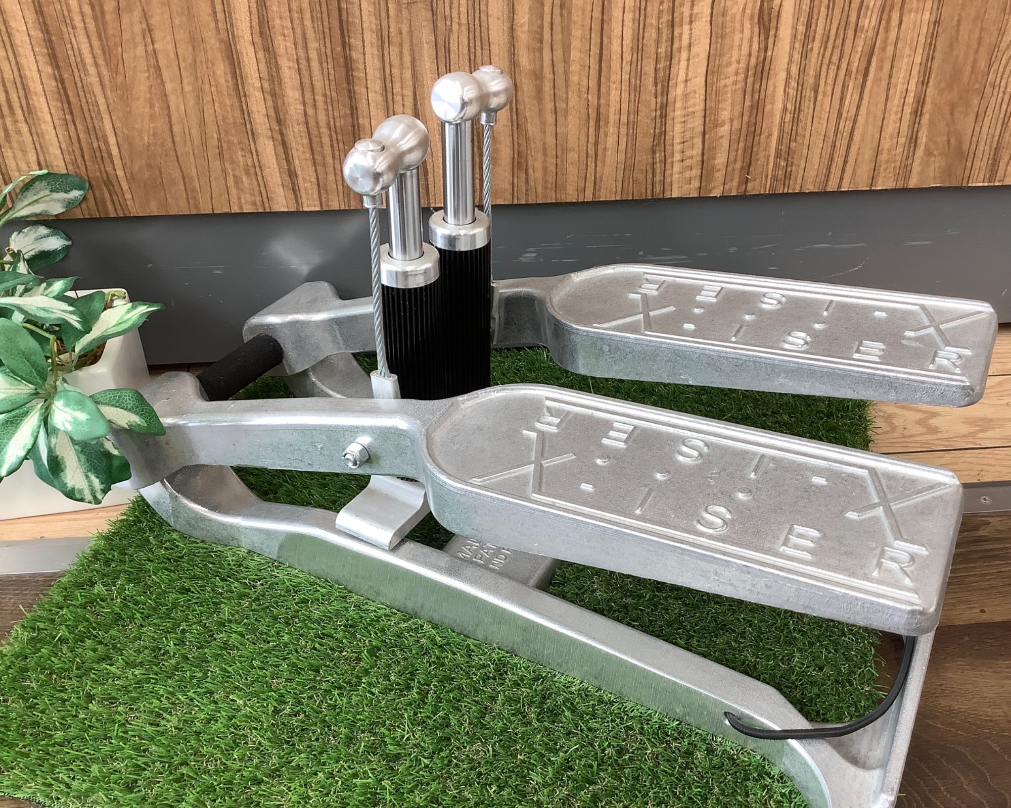 スマホで購入】 X-ISER (エクサー) ステッパー入荷いたしました