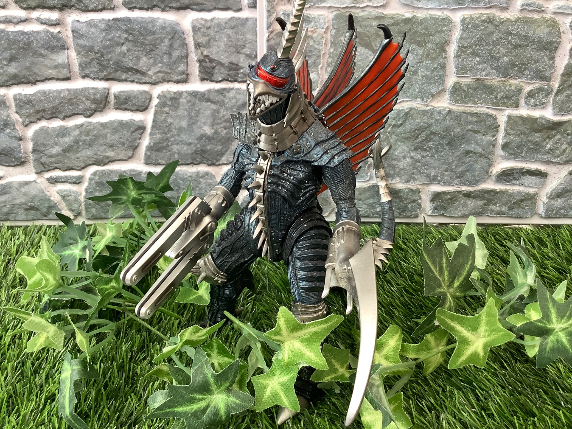 BANDAI（バンダイ）S.H.MonsterArts ガイガン2004 のご紹介です