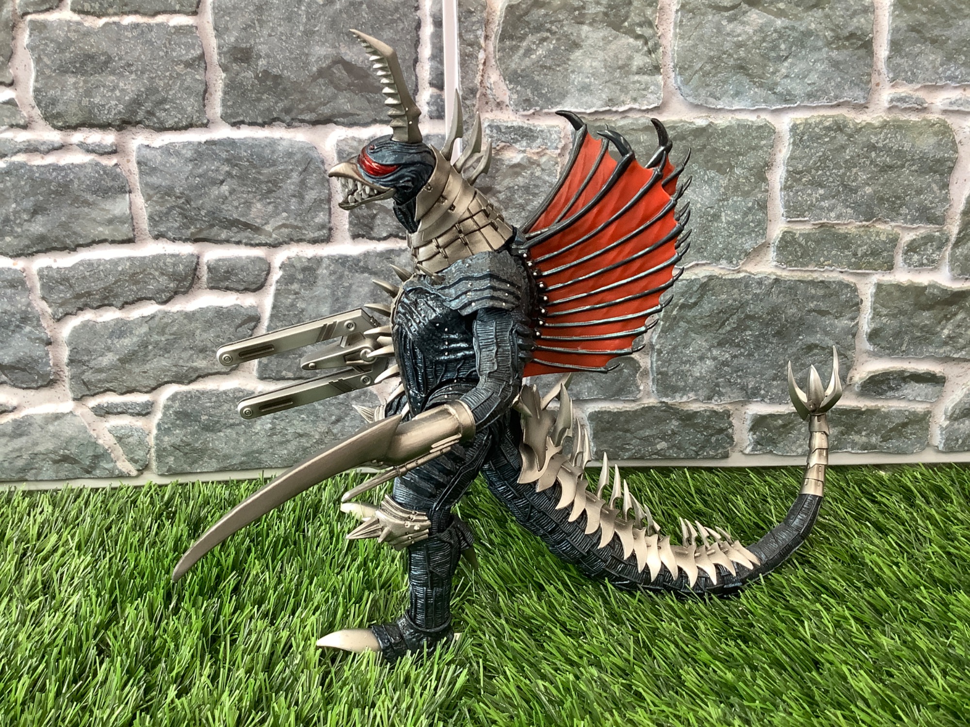 BANDAI（バンダイ）S.H.MonsterArts ガイガン2004 のご紹介です