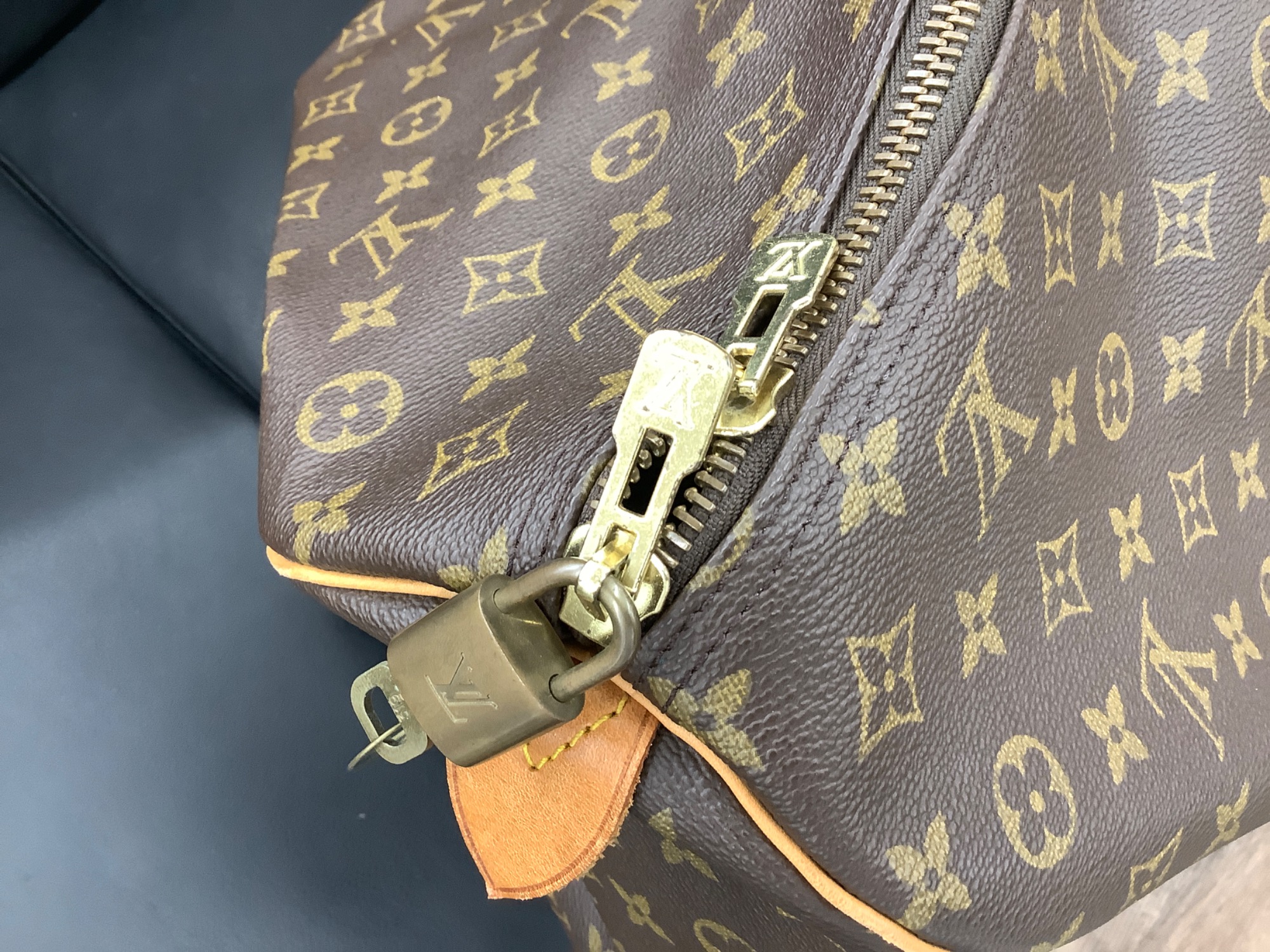 louis vuitton トラベルバック Louis Vuitton Monogram Cruiser 60 Travel Bag ○ Labellov