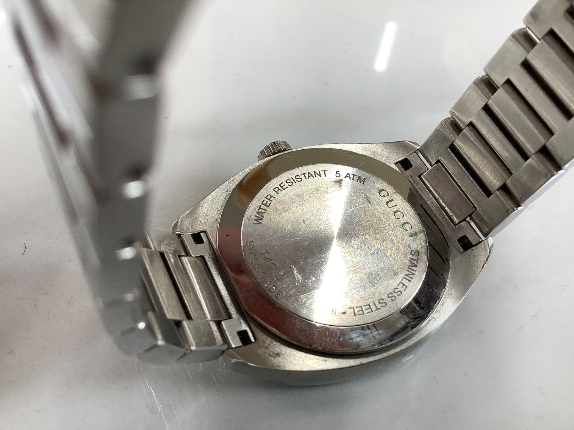 ブランド一覧 | ワールド オンラインストア GUCCI（グッチ）142.4 クォーツ腕時計のご紹介です！｜2025年05 時計
