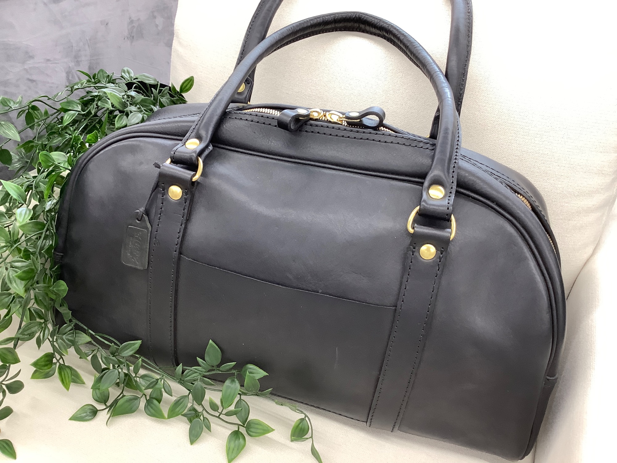 HERZ黒のレザーボストンバッグ HERZ黒のレザーボストンバッグ