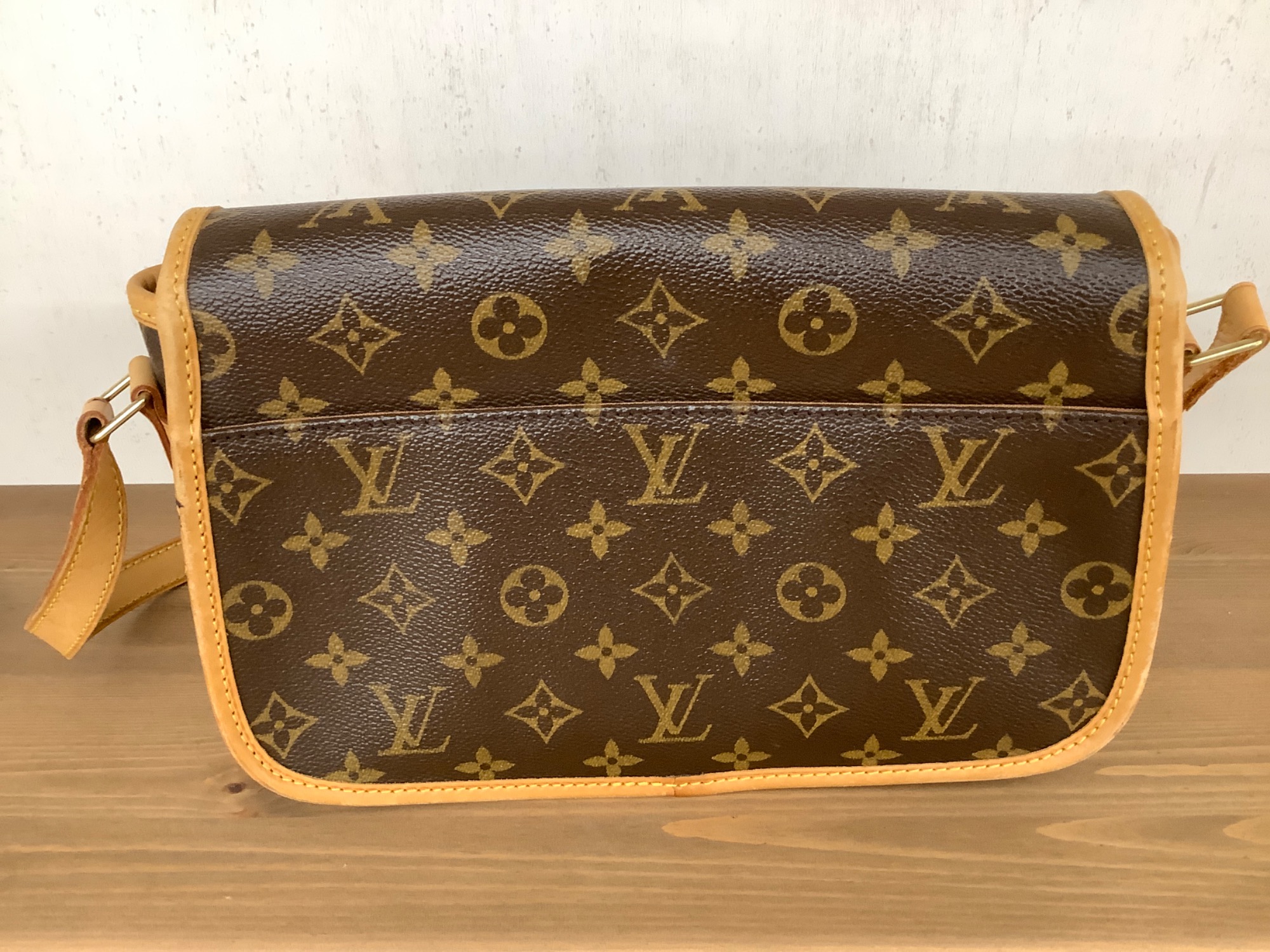 【必需品をすっきり収納♪】Louis Vuitton ショルダーバッグ LOUIS VUITTON 未使用 展示品 ルイ ヴィトン エピ LVxYK