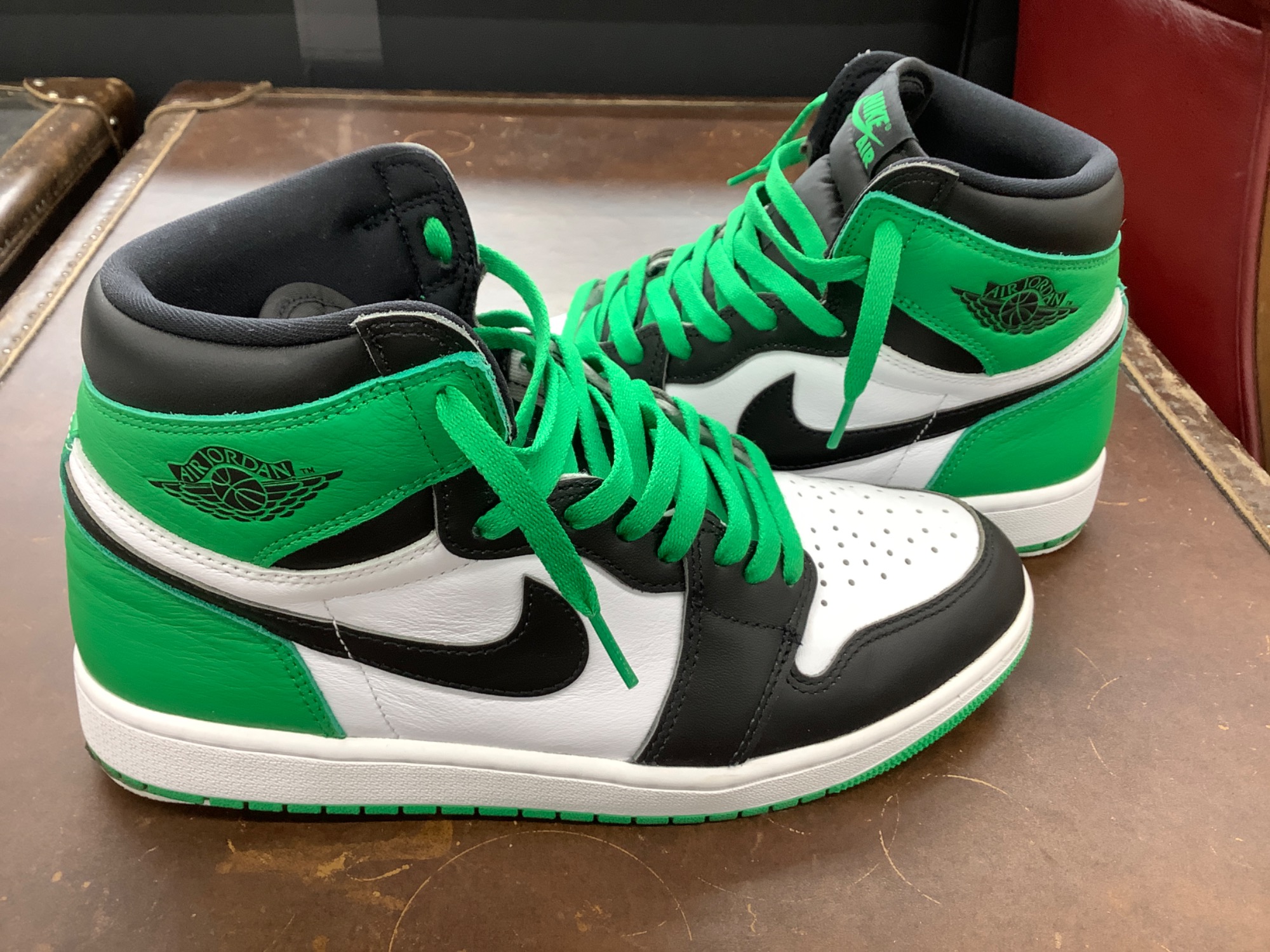 アッシマー無料/美品、 お買い得 ナイキ高級ャディGREEN NIKE（ナイキ）ハイカットスニーカー Air Jordan 1 RetroHigh OG