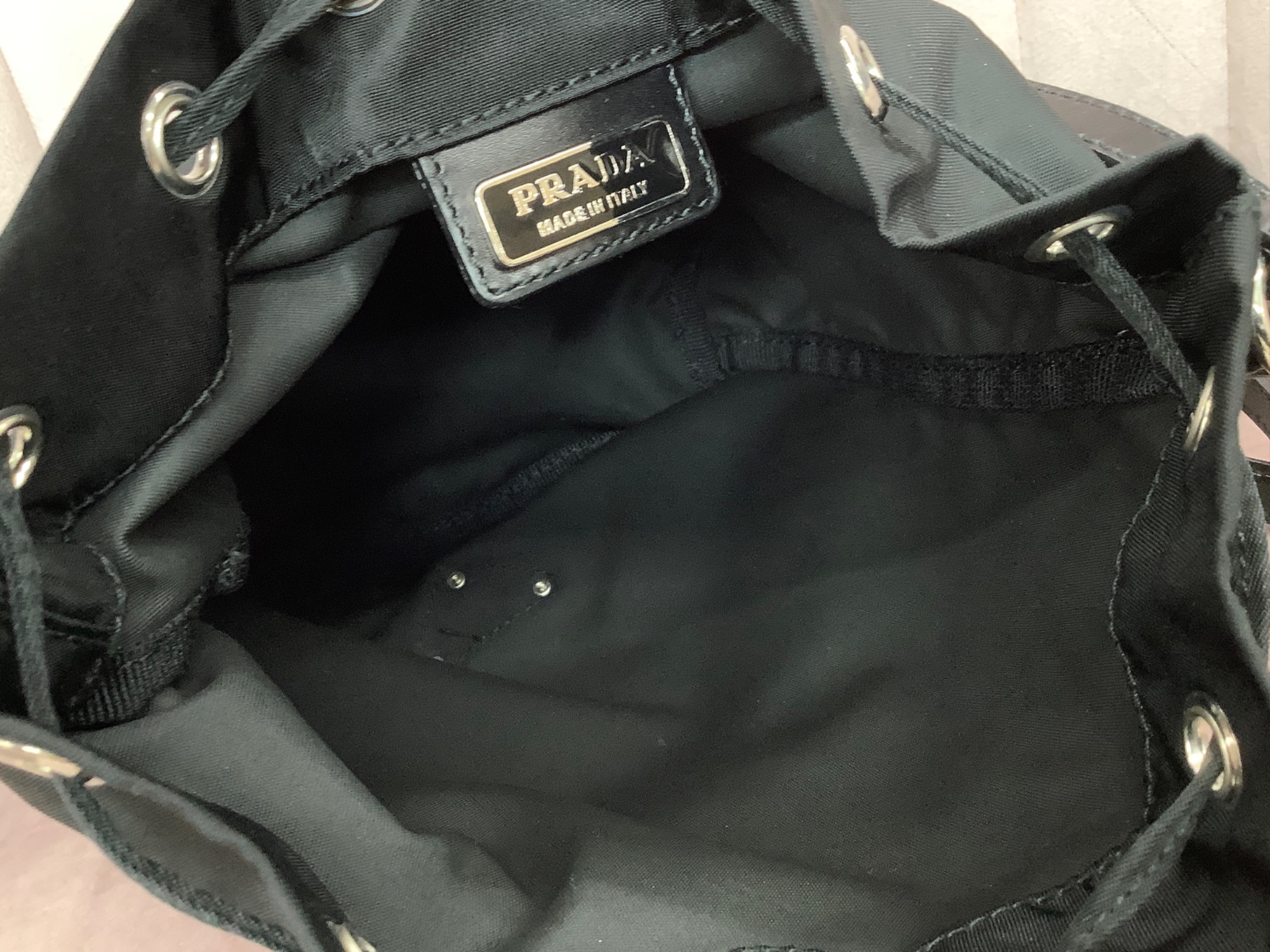 PRADA（プラダ）巾着ポーチ が入荷いたしました！｜2025年09月12
