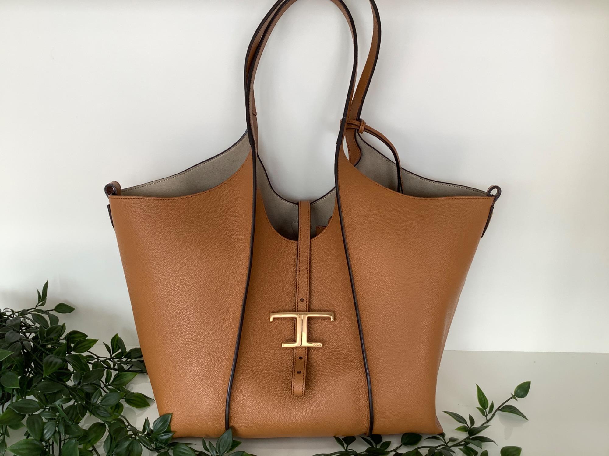 トッズ TOD'S Tタイムレス 2WAYバッグ ハンドバッグ ショルダーバッグ レザー ブラウン 中古 新入荷 OB2777 TOD'S（トッズ） TOD'S Tタイムレス ショルダーバッグ ブラウン レザー