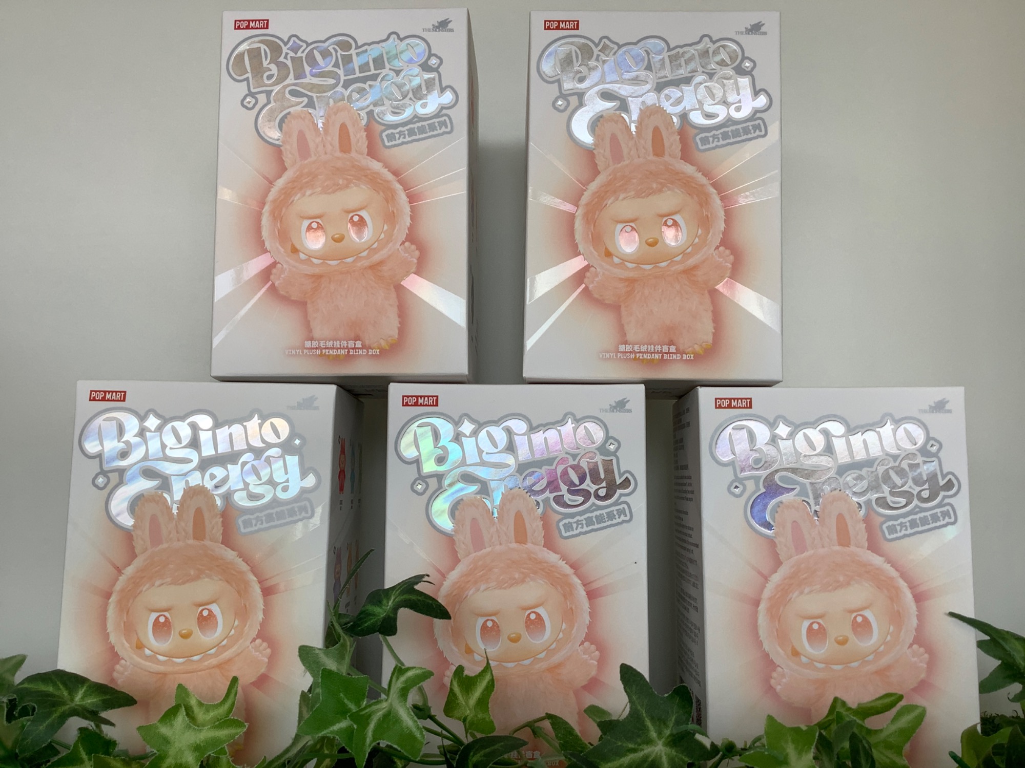 ポップマート ビッグイントゥエナジー シリーズ ぬいぐるみペンダント未開封 THE MONSTERS Big into Energy シリーズ ぬいぐるみペンダント