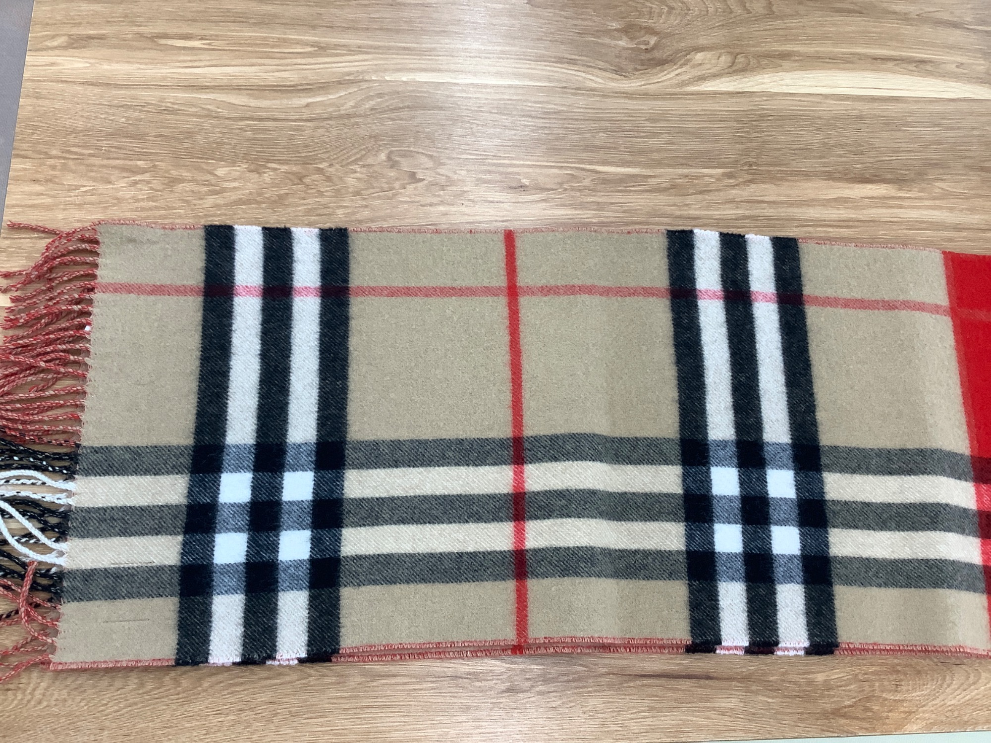 BURBERRY（バーバリー）カシミヤマフラーのご紹介です！｜2025年11月29