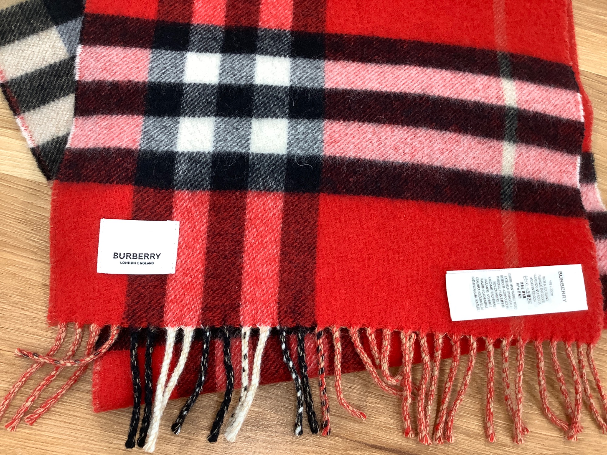 バーバリー♡赤♡カシミアマフラー　美品　BURBERRY LONDON BURBERRY（バーバリー）カシミヤマフラーのご紹介です！｜2025年11月29