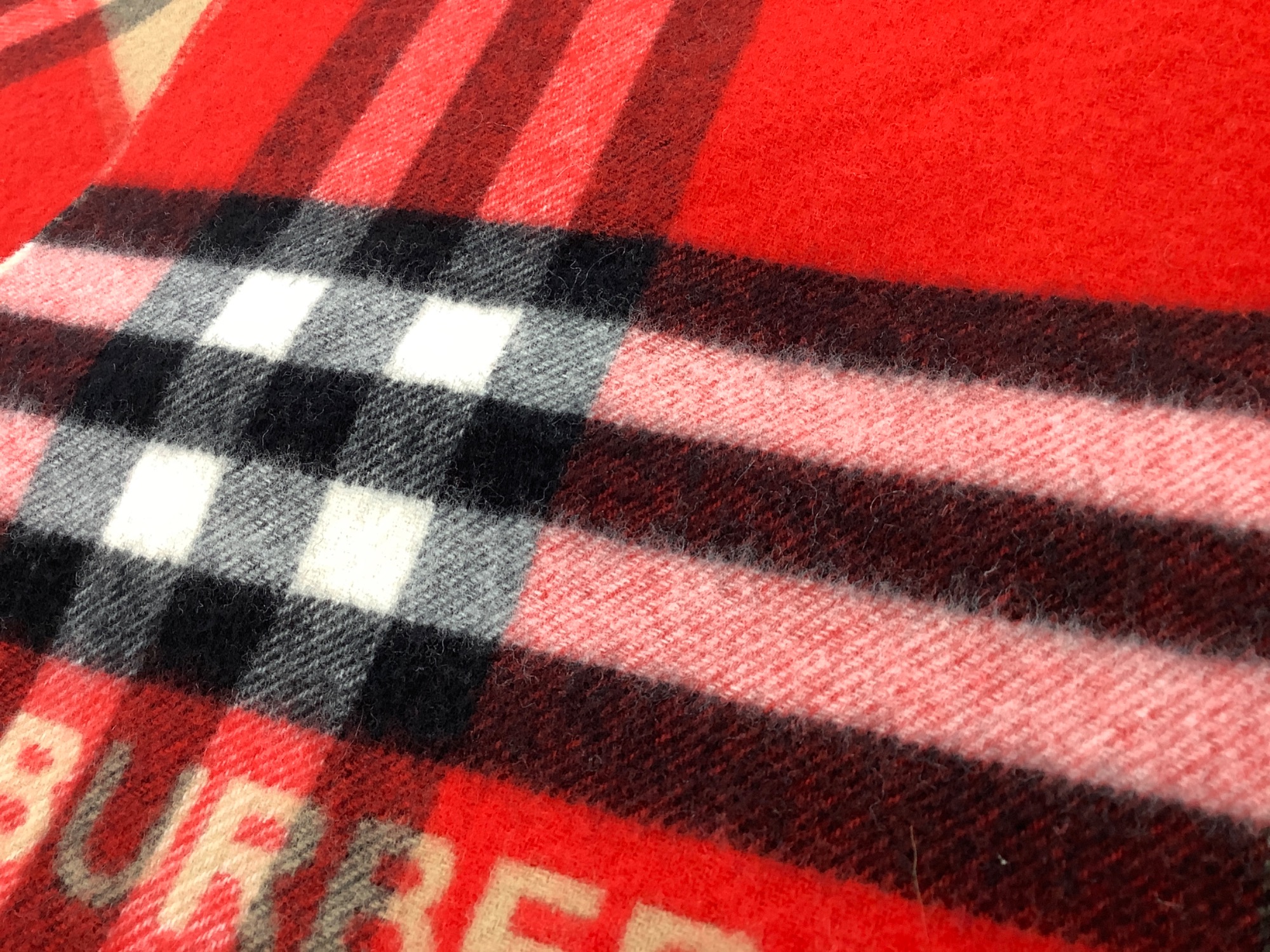 BURBERRY（バーバリー）カシミヤマフラーのご紹介です！｜2025年11月29