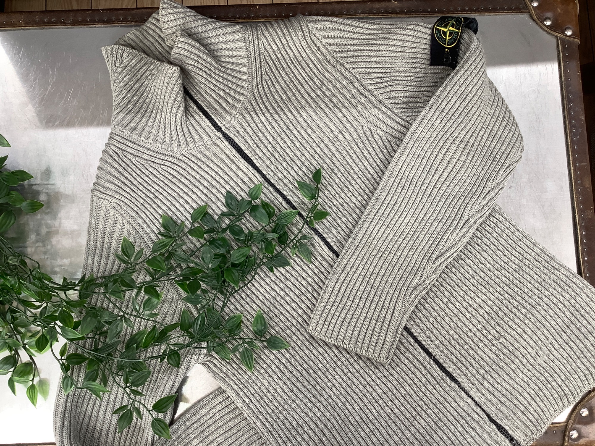 STONE ISLAND（ストーン アイランド）厚手ニットが入荷いたしました