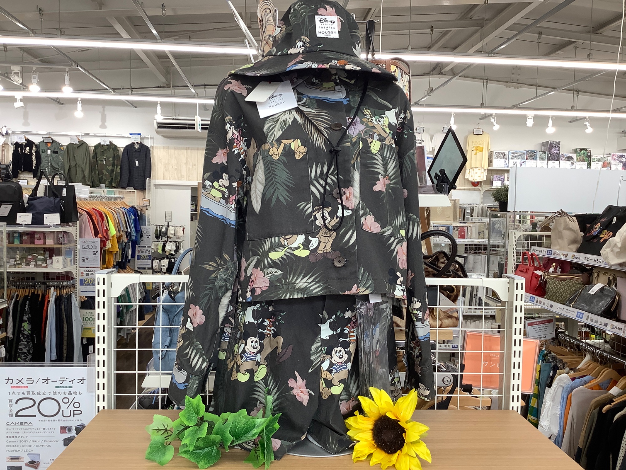 【お値引可！】moussy セットアップ DISNEY×moussy】グレーセットアップジャケット+パンツ+ハットが入荷