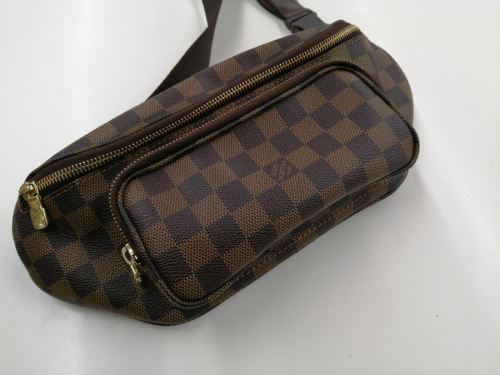 ウエストポーチのLOUIS VUITTON