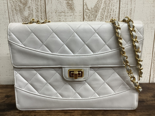 バッグのCHANEL
