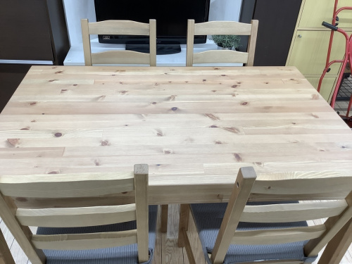 ダイニングセットのIKEA