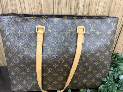 バッグのショルダートートバッグ