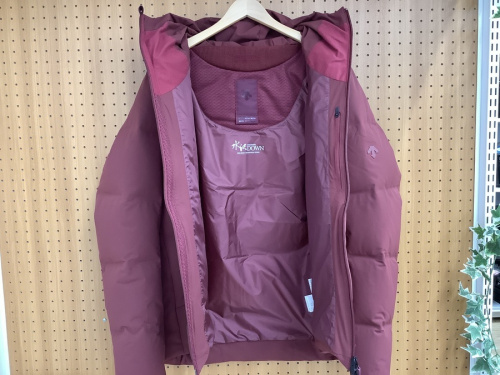 ダウンジャケットのDESCENTE