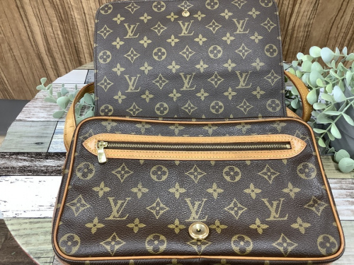 バッグのショルダーバッグ