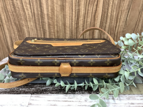 ショルダーバッグのLOUIS VUITTON