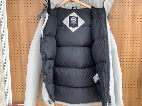 アウターのダウンジャケット