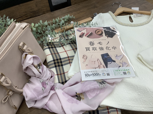 レディースファッションの春物衣類
