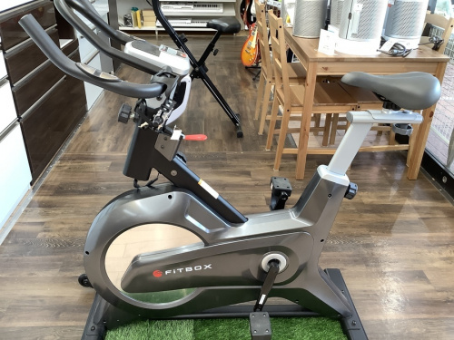 トレーニング用品のエアロバイク