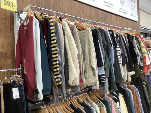 秋冬衣類の308円衣類