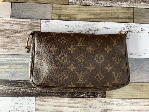 ポシェットのLOUIS VUITTON