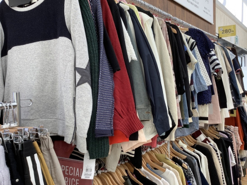 春物衣類の308円衣類