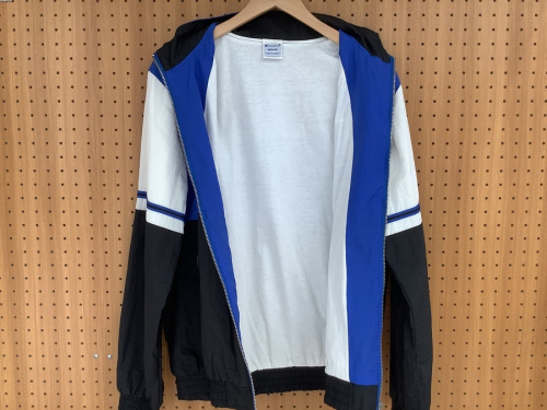 ナイロンジャケットのChampion